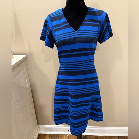 Women’s DRAPER JAMES black/blue stripe flutter sleeve dress. Size small - Picture 6 of 12